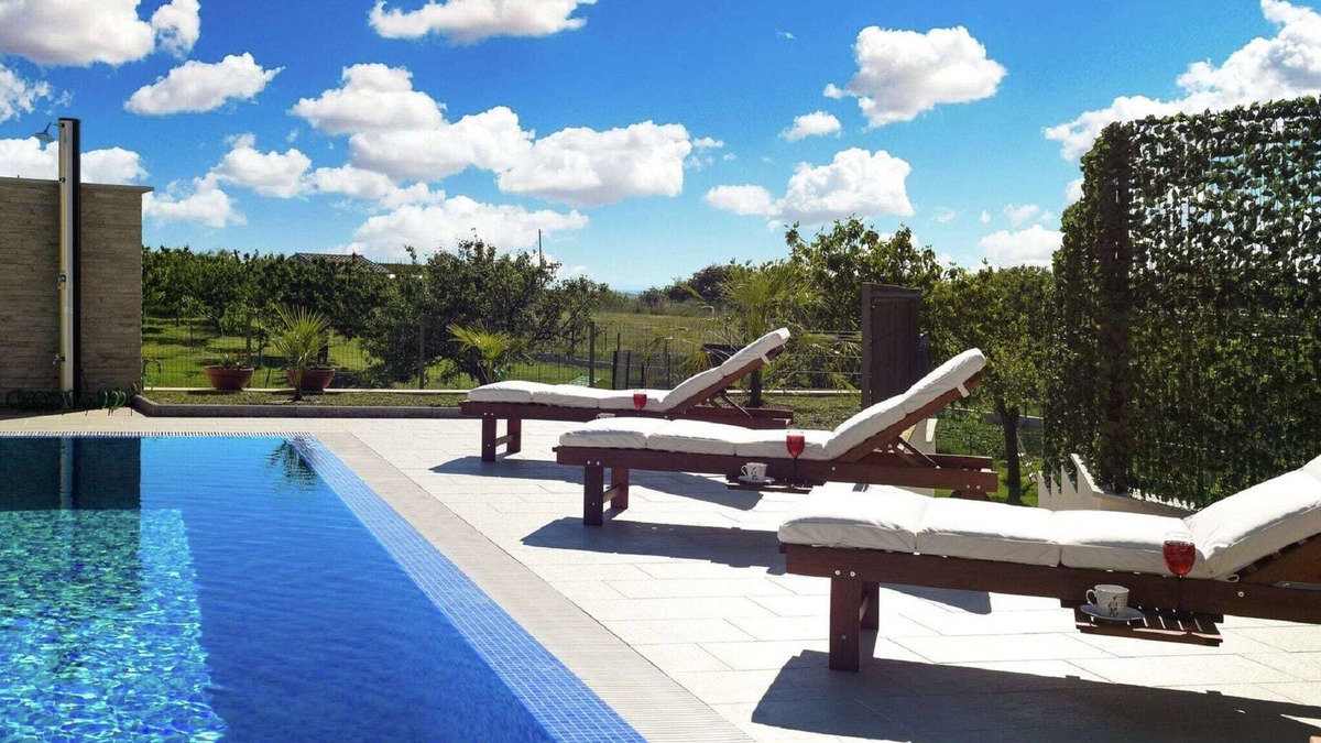 Lovinac Cabin | Gorgeous dalmatian stone house with large terrace, garden and private pool