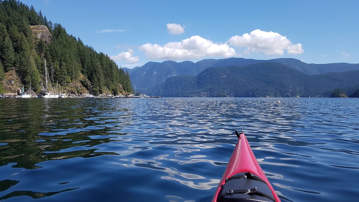 Deep Cove Apartment | Gorgeous Deep Cove! Kayak, ski, bike, bring your dog! Explore the North Shore.