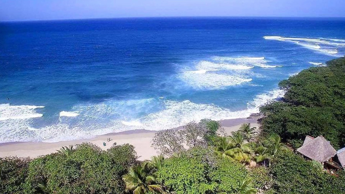Cabarete Hotel | Gorgeous Eco Lodge Boutique Hotel surf kitesurf yoga next to Encuentro Beach