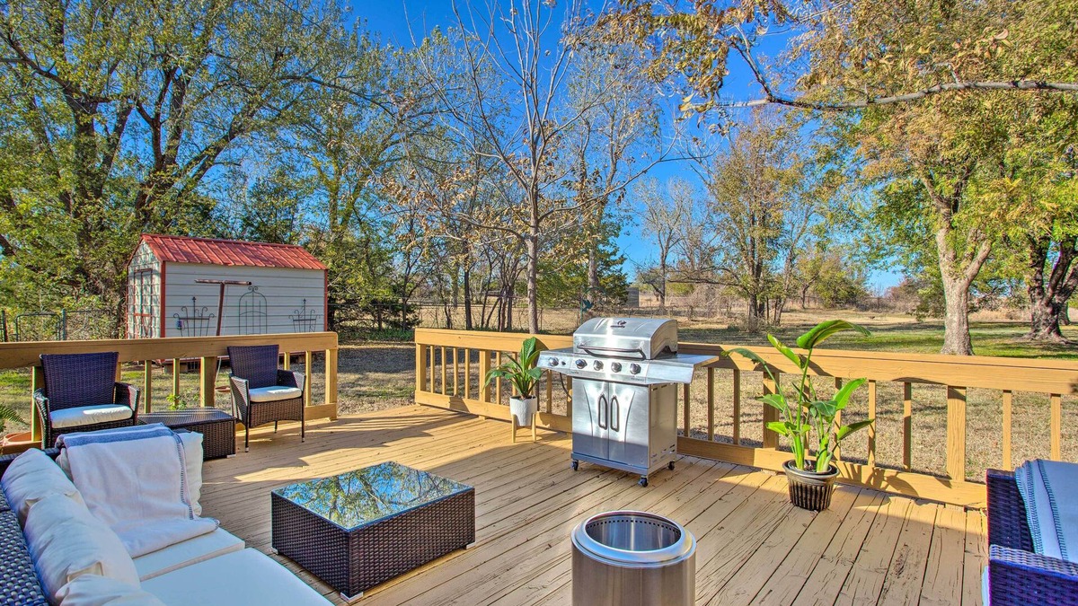 Edmond House | Gorgeous Edmond Escape w/Deck & Private Yard