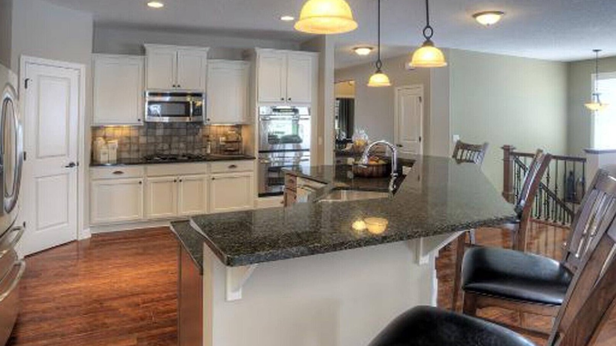 Albertville House | Gorgeous Executive Rambler - Perfect for your time in and out of Minneapolis