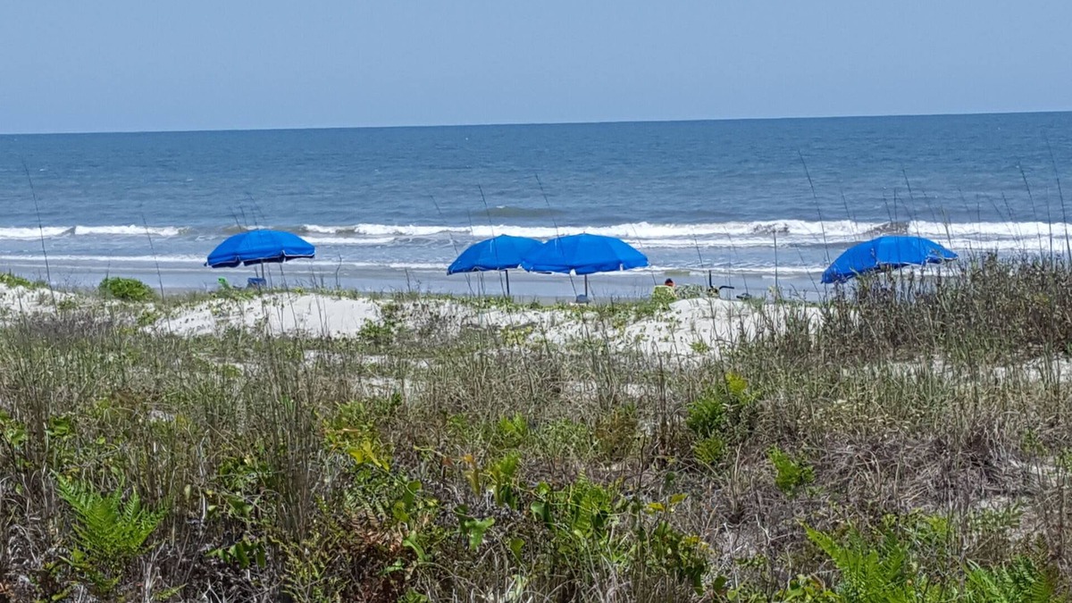 West Beach Village Villa | Gorgeous Fairway Oaks Villa, 100 yards from the beach