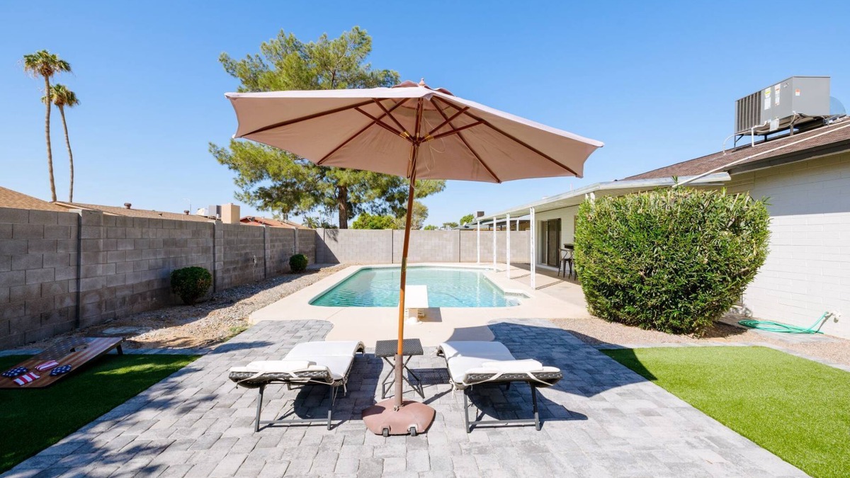 Glendale House | Gorgeous Fully remodeled Chic home w/a sparkling pool!