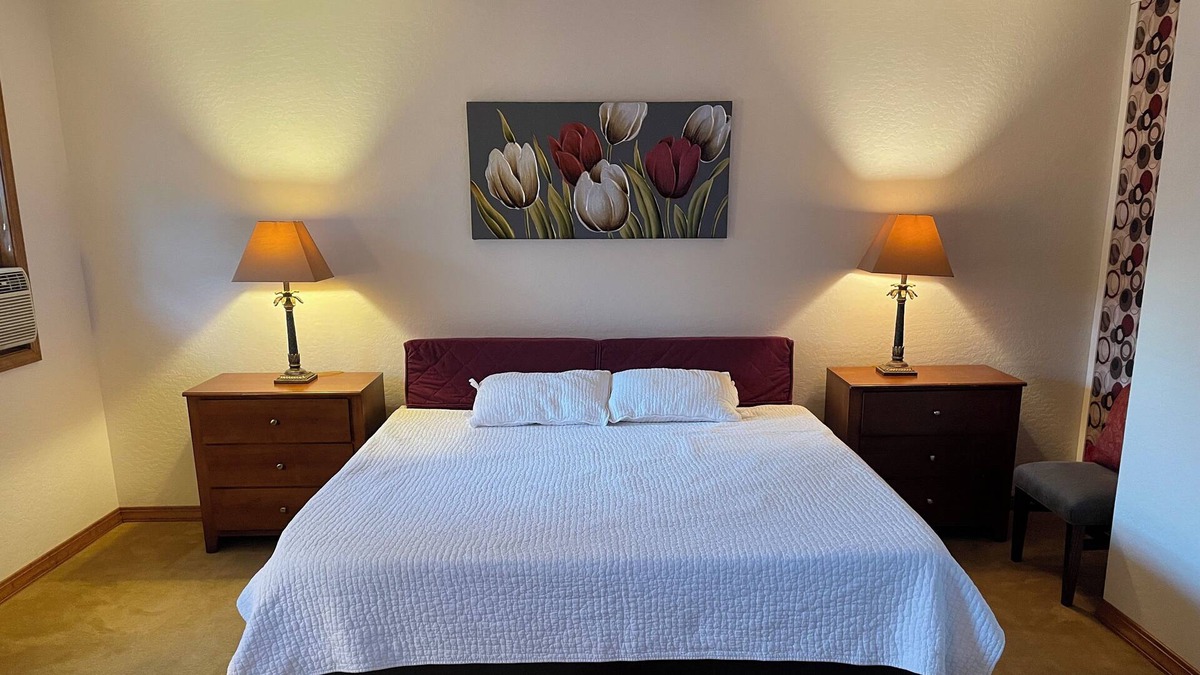 Lake Wildwood Cabin | Gorgeous Gated Private Suite in Wood Cabin ~ Lake Wildwood ~ Golf & Yuba River