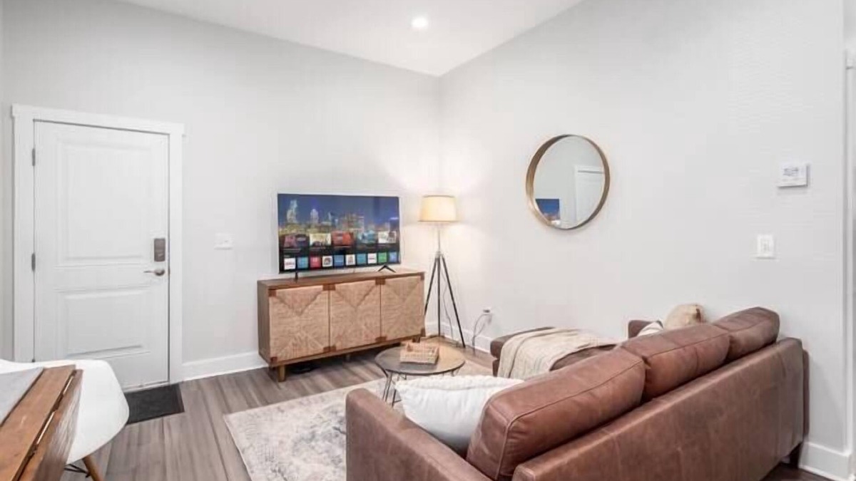 University District Apartment | Gorgeous Getaway -1BR- Columbus!