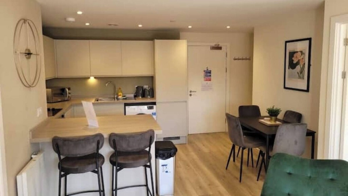 Everton Apartment | Gorgeous GF Apt, Sleeps 6, Wi-Fi