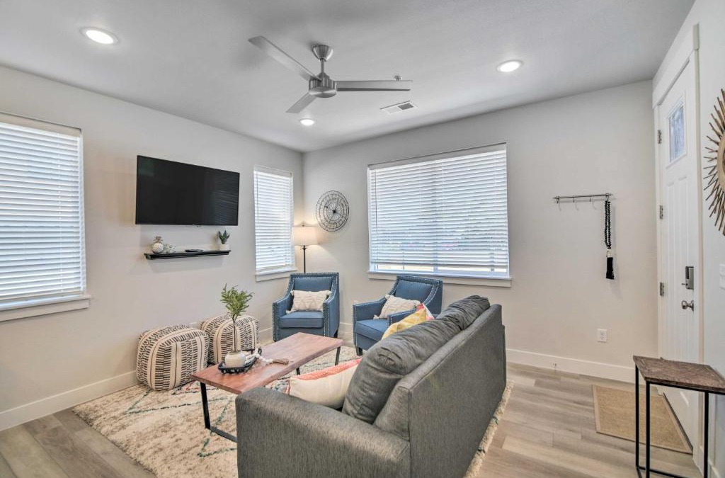 Greeley House | Gorgeous Greeley Getaway - Close to Parks!