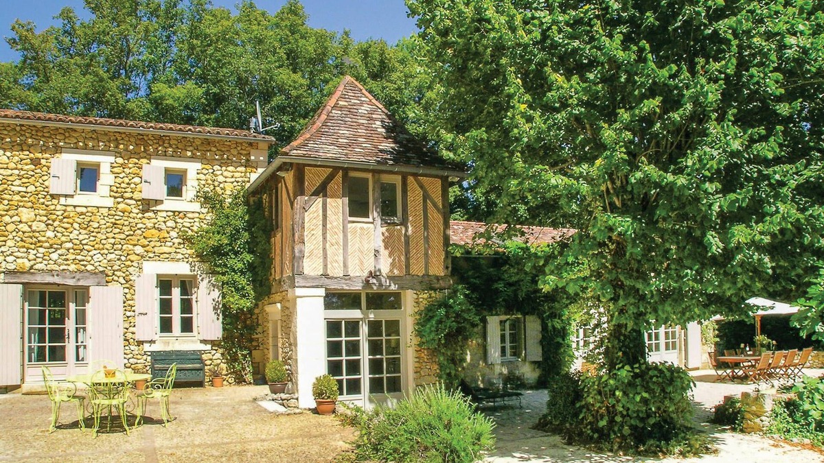 Saint-Martin-des-Combes House | Gorgeous home in St. Martin des Combes
