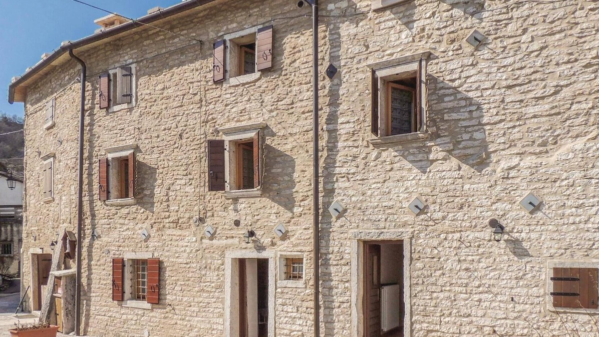 Sant'Anna d'Alfaedo House | Gorgeous home in Fosse di S.Anna di A.