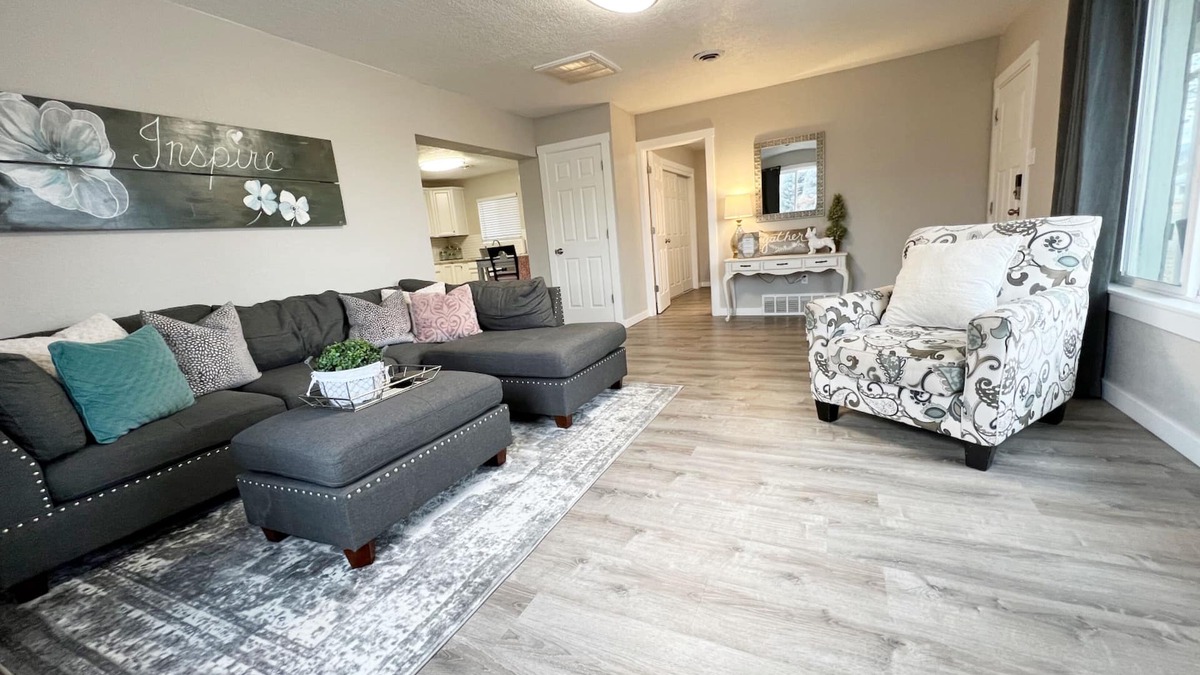 Salina House | *Gorgeous Hideout, Close to everything, 3 bedrooms, fully remodeled!*