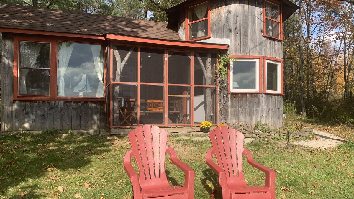 Alpine Cabin | Gorgeous Hilltop Paradise with epic views and swimming pond