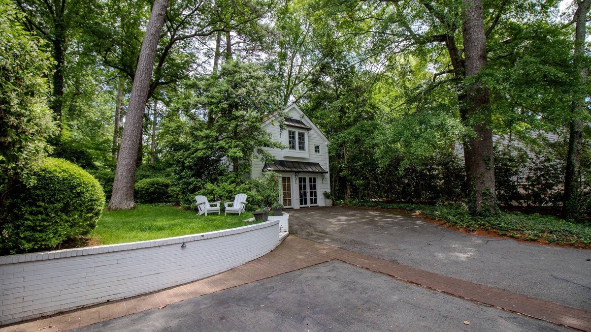 Buckhead Cottage | Gorgeous Historic Carriage House with fine furnishings and modern amenities