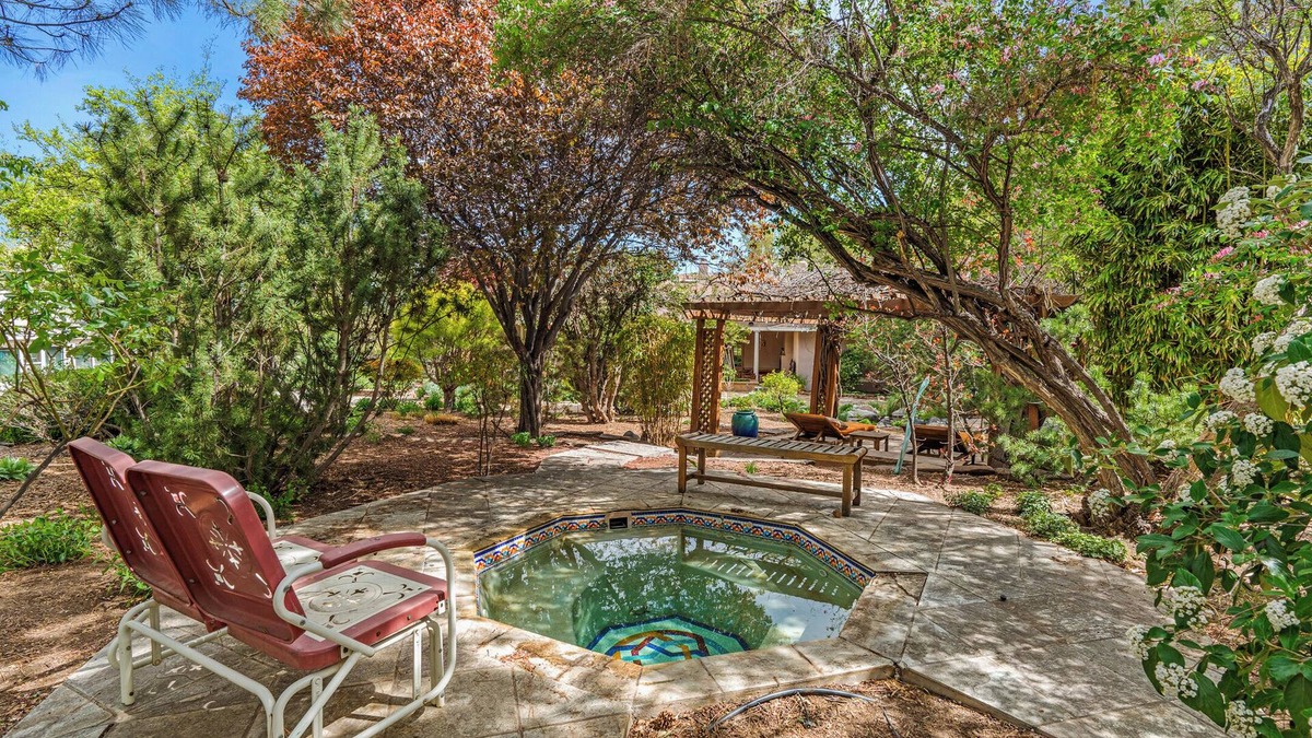 South Capitol House | Gorgeous Historical Santa Fe Home Near Plaza