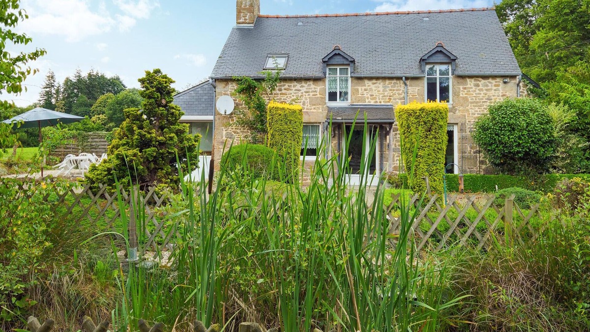 Noyal-Sous-Bazouges House | Gorgeous home in Noyal-Sous-Bazouges