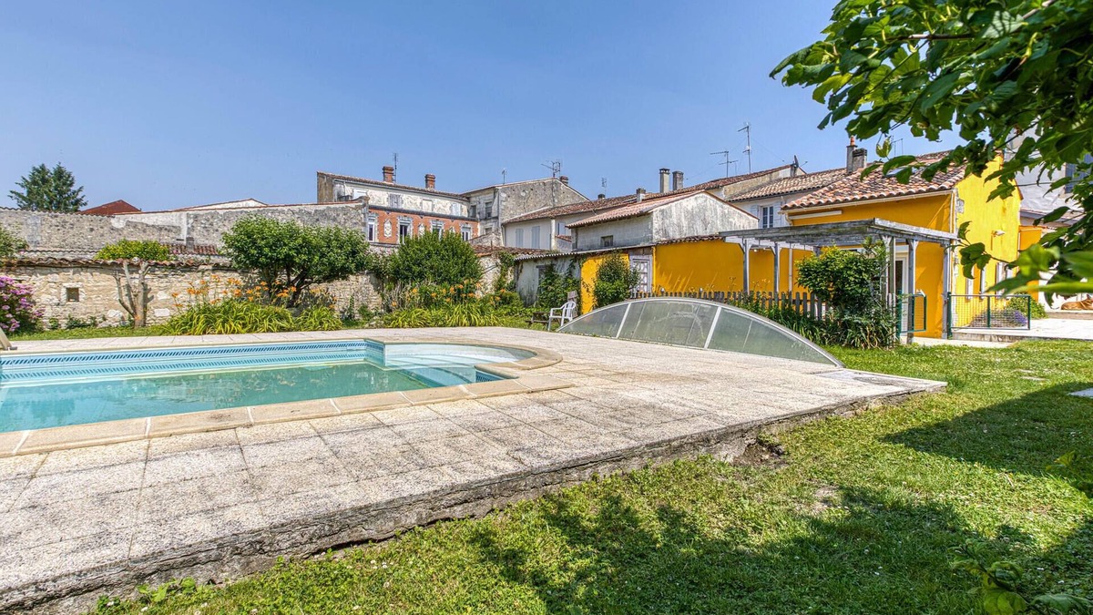 Saint-Jean-d'Angely House | Gorgeous home in Saint-Jean-d'Angély