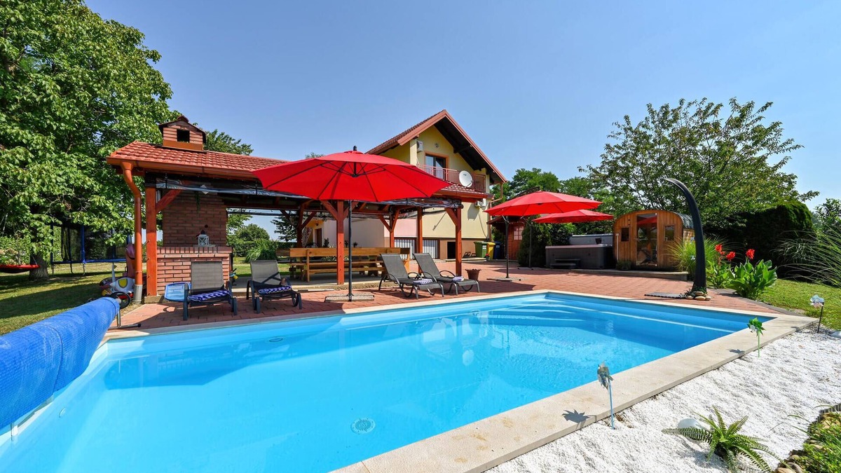 Ludbreg House | Gorgeous home in Vinogradi Ludbreski