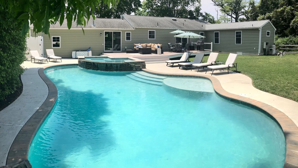 Swainton House | GORGEOUS HOME WITH - AMAZING POOL & SPA!