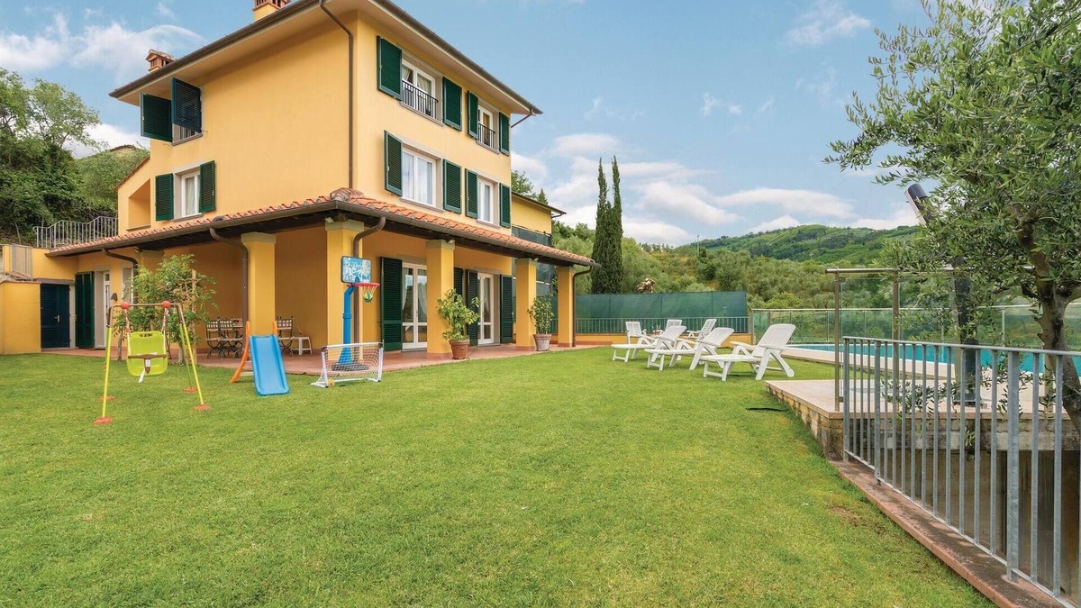 Massa e Cozzile House | Gorgeous home in Massa e Cozzile PT