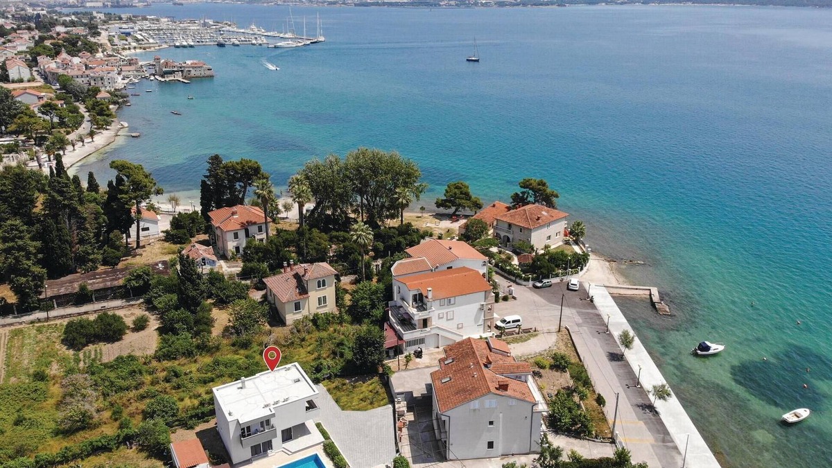 Kastel Gomilica House | Gorgeous home in Kastel Kambelovac