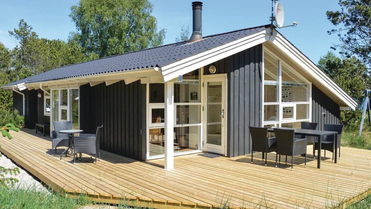 Aalbaek House | Gorgeous home in ålbæk with kitchen