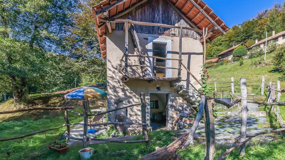 Madonna del Sasso House | Gorgeous home in Artò
