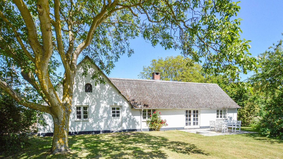 Maribo House | Gorgeous home in Askø with kitchen