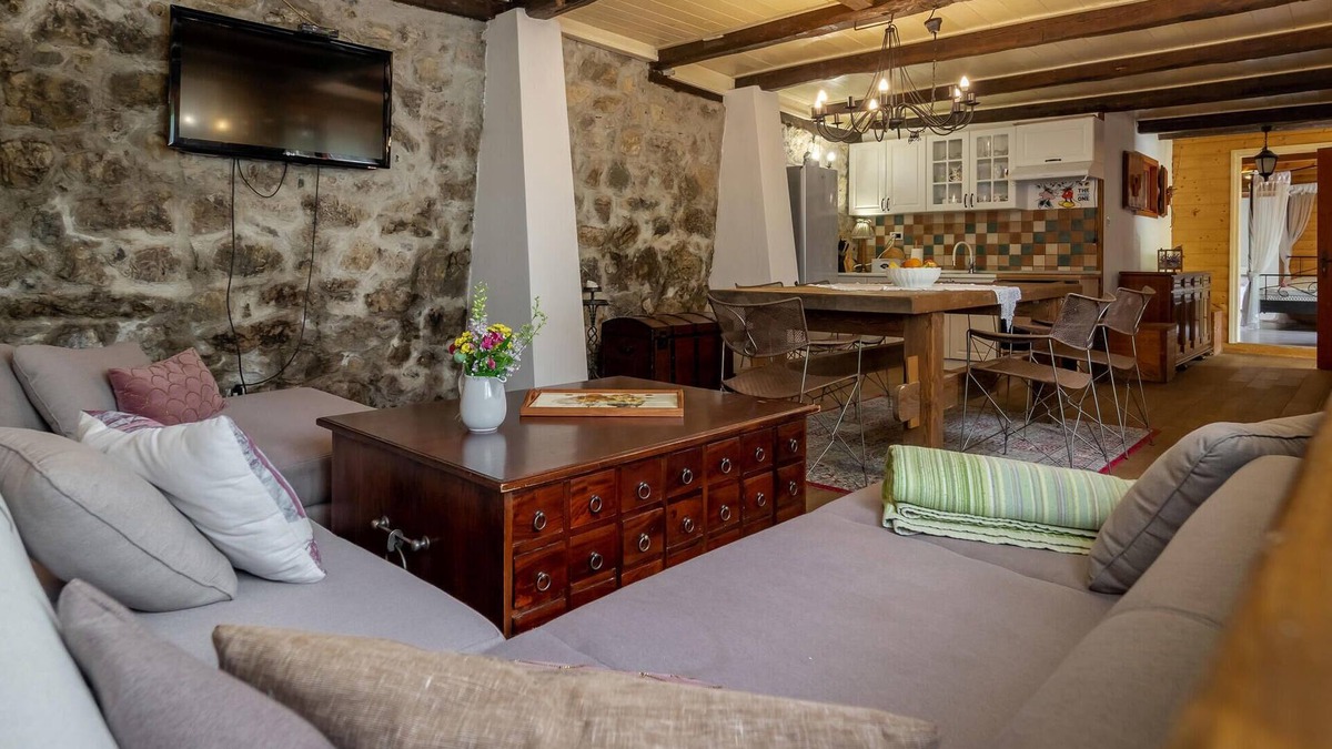 Brod na Kupi House | Gorgeous home in Brod na Kupi with WiFi
