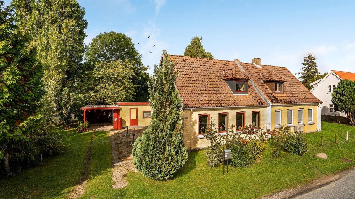 Bandholm House | Gorgeous home in Bandholm with kitchen