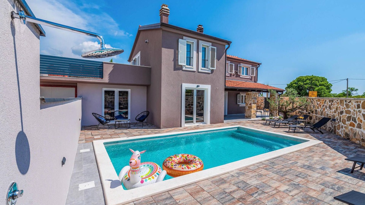 Benkovac House | Gorgeous home in Benkovac