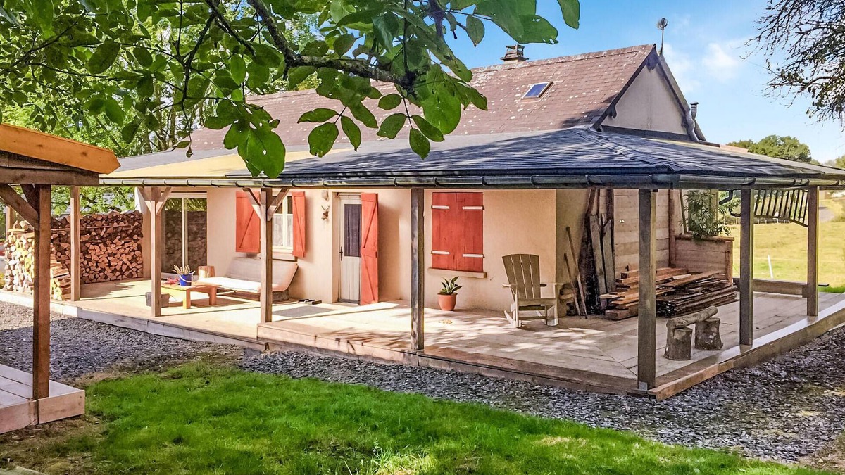 Besmont House | Gorgeous home in Besmont with Wi-Fi