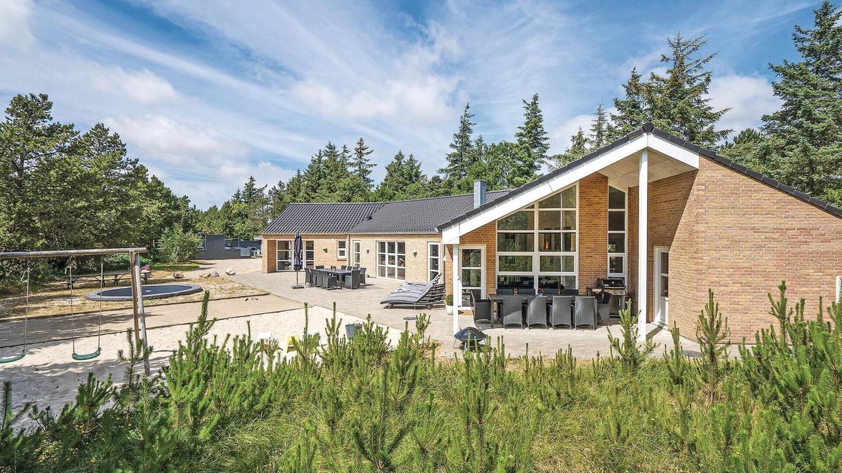 Blavand House | Gorgeous home in Blåvand with sauna