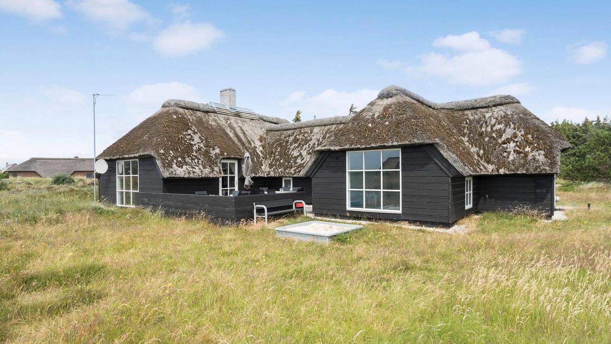 Blavand Strand House | Gorgeous home in Blåvand with sauna