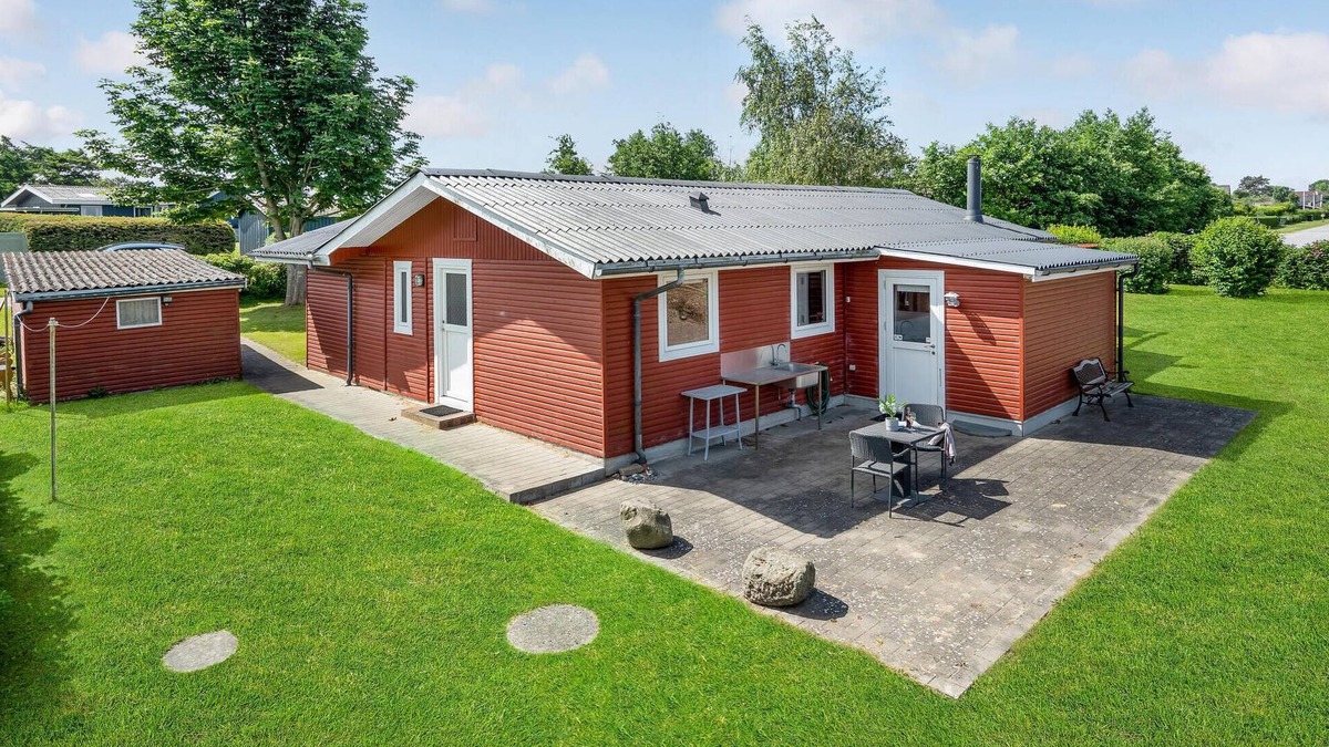 Skastrup Strand House | Gorgeous home in Bogense with kitchen