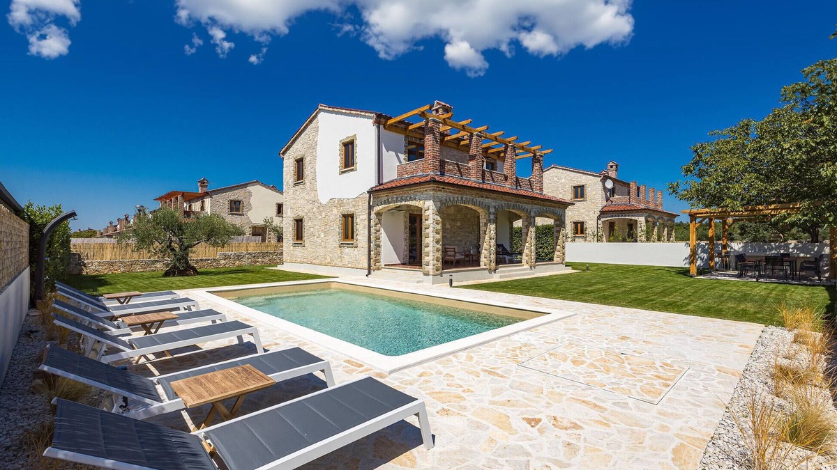 Cabrunici House | Gorgeous home in Cabrunici with WiFi
