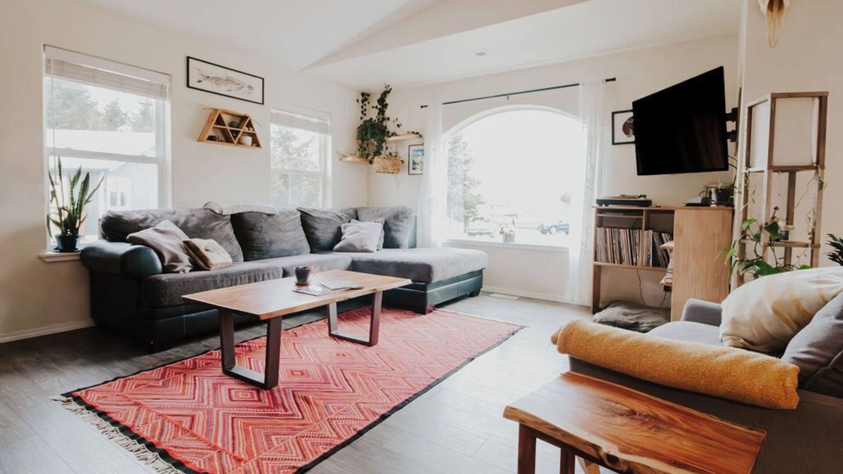 Homer House | Gorgeous Home in Center of Town - Near Everything!