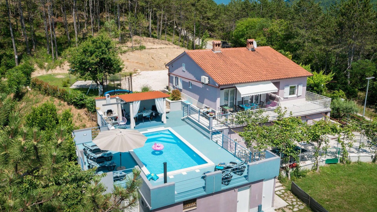 Cerovlje House | Gorgeous home in Cerovlje with kitchen