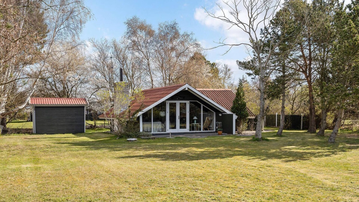 Dannemare House | Gorgeous home in Dannemare with kitchen