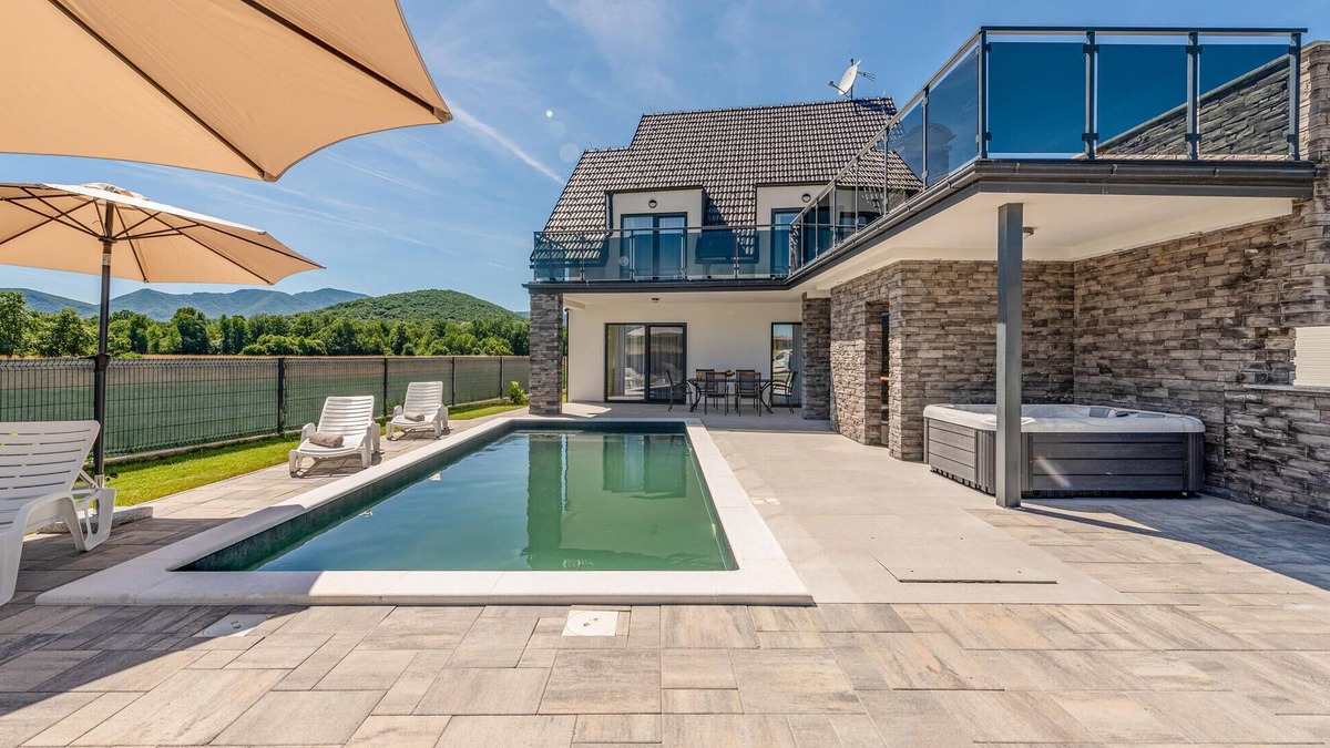 Gospic House | Gorgeous home in Debelo Brdo with sauna