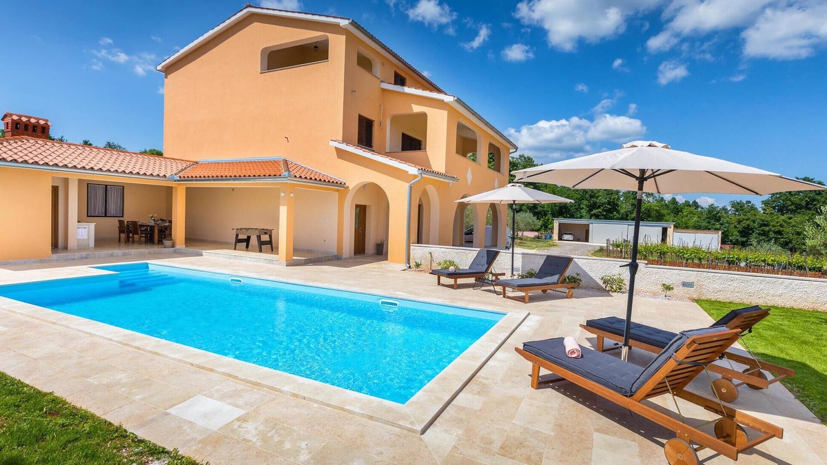 Divsici House | Gorgeous home in Divsici with WiFi