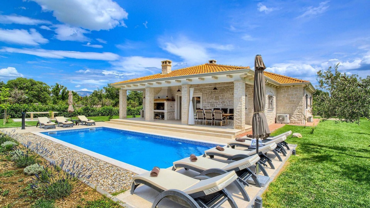 Drnis House | Gorgeous home in Drnis