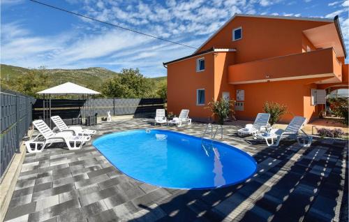 Dugopolje House | Gorgeous Home In Dugopolje With Kitchen