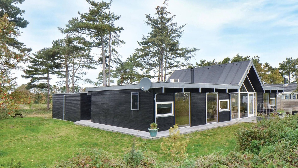 Ebeltoft House | Gorgeous home in Ebeltoft with kitchen