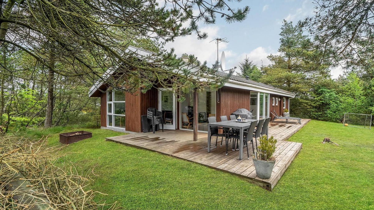 Torup Strand House | Gorgeous home in Fjerritslev with WiFi