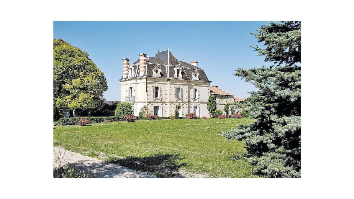 Mouterre-Silly House | Gorgeous home in Mouterre-Silly