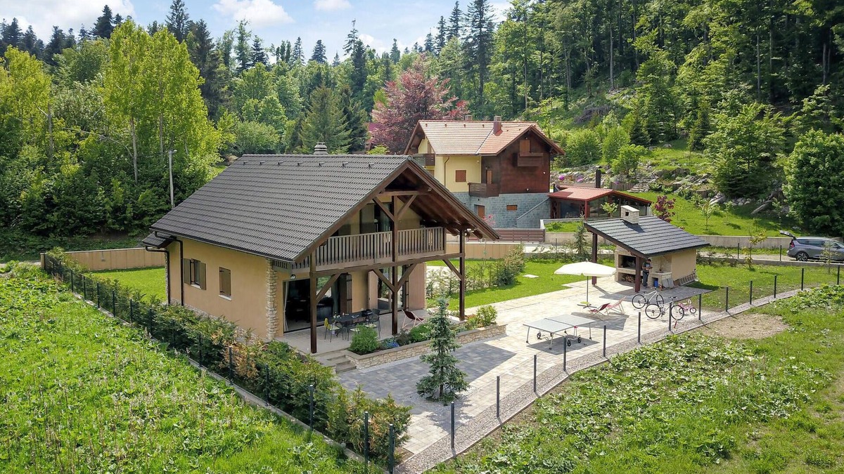 Sarsoni House | Gorgeous home in Fuzine with kitchen