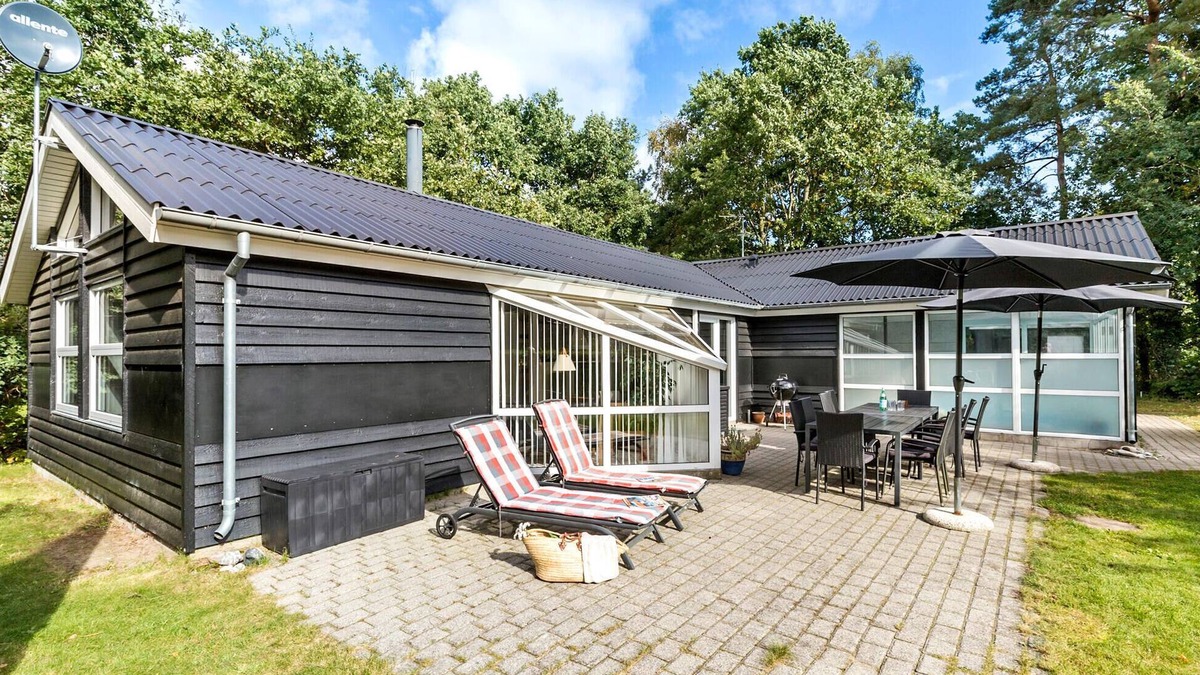 Fjellerup Strand House | Gorgeous home in Glesborg with kitchen