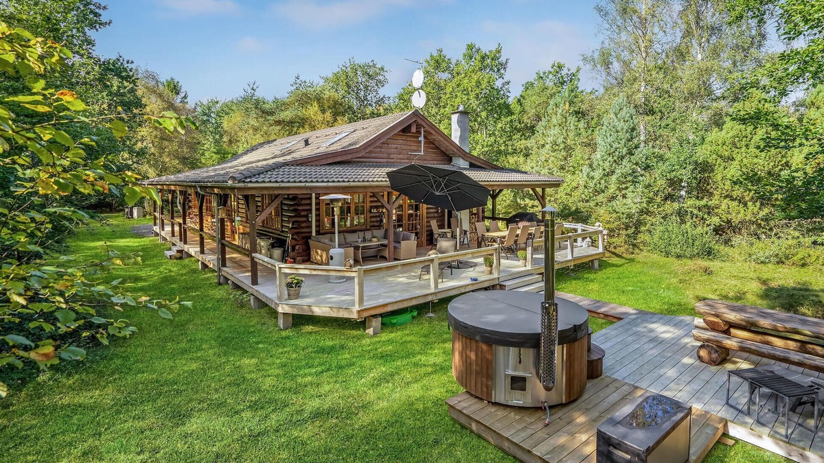 Helberskov Strand House | Gorgeous home in Hadsund with sauna