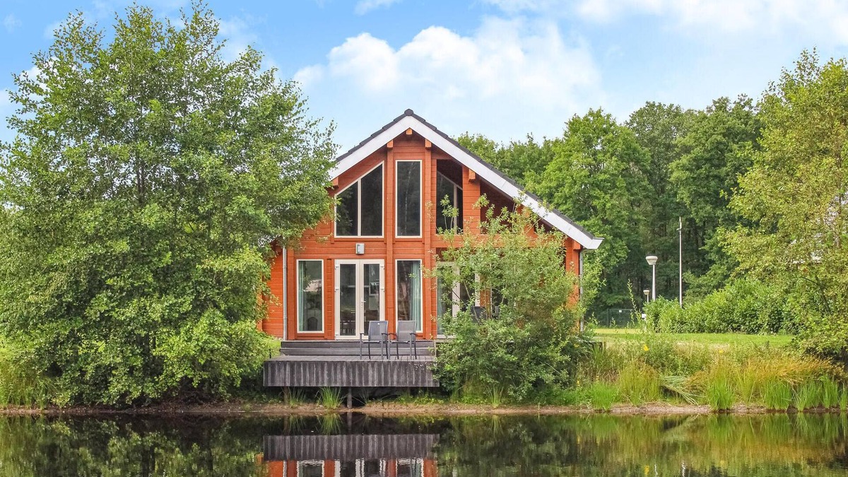 Heel House | Gorgeous home in HEEL with WiFi