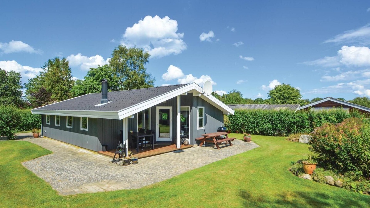 Hejlsminde Strand House | Gorgeous home in Hejls with WiFi