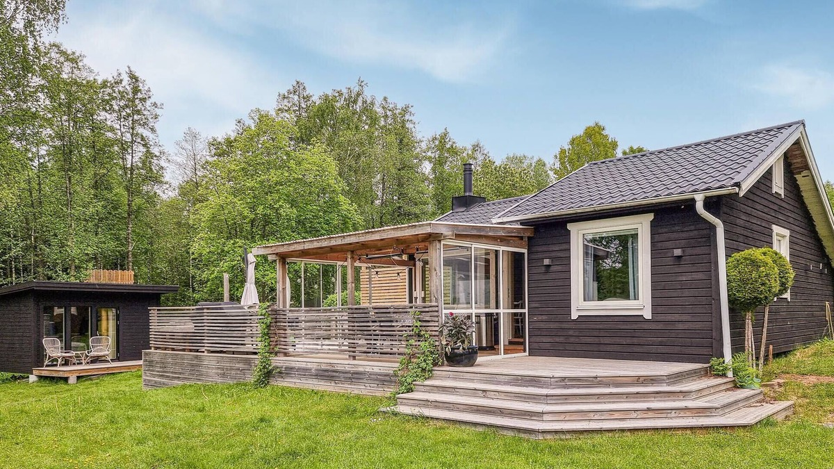 Hokerum House | Gorgeous home in Hökerum with lake view